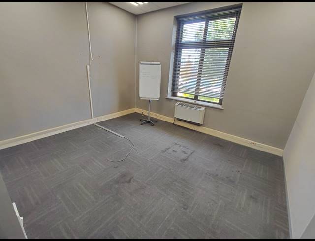 535M² OFFICE TO LET IN MAGALIESSIG